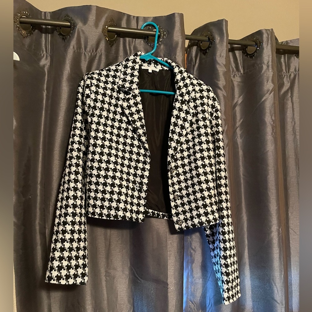 Brand new, so cute!!!  Comfortable short jacket! 🖤🤍